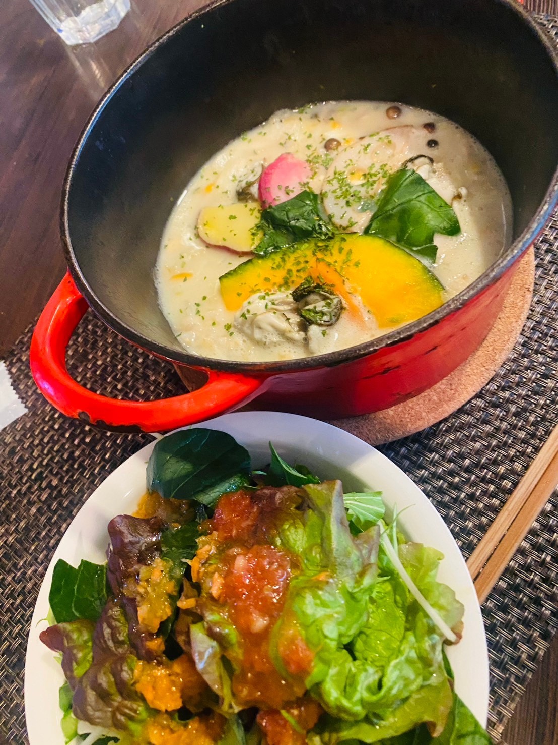ランチB　ココット鍋のメイン料理と季節のサラダ