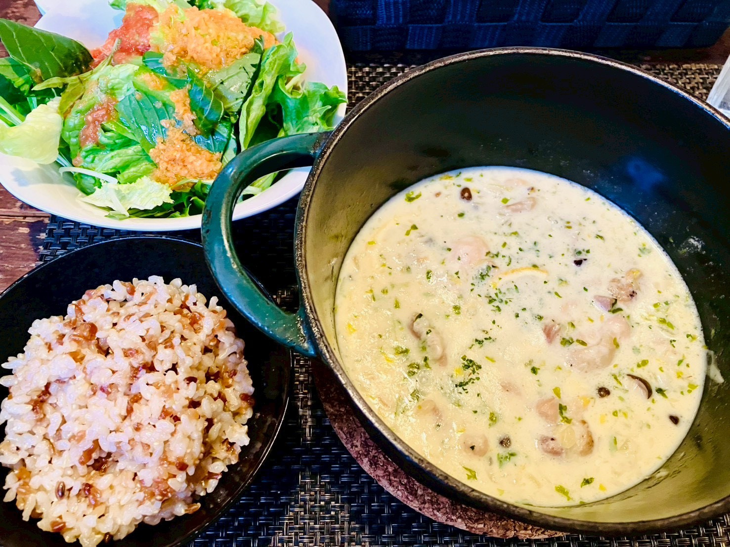ランチA　メインのお料理と季節のサラダ・小鉢・ご飯の薬膳定食